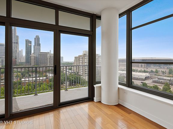 4th image of 1600 S Prairie Ave #1203