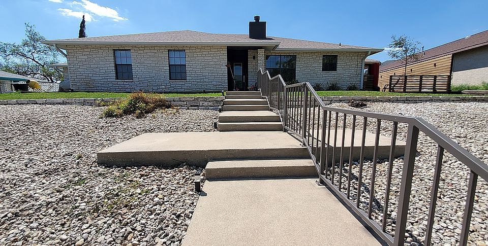 1st image of 220 Oak Hill Dr