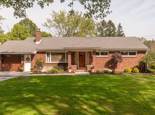 2059 Rombold Rd, Hermitage, PA 16148