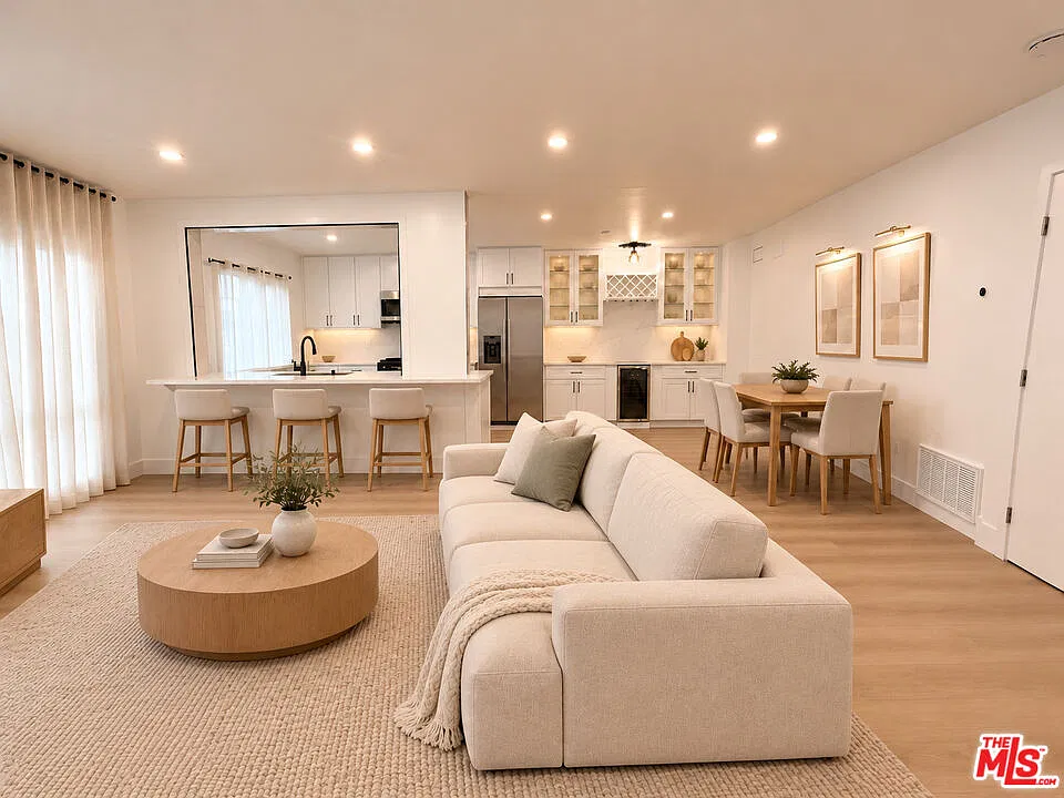 2 bed, 2.5 bath, 920 sqft, $3,990 — Photo 3