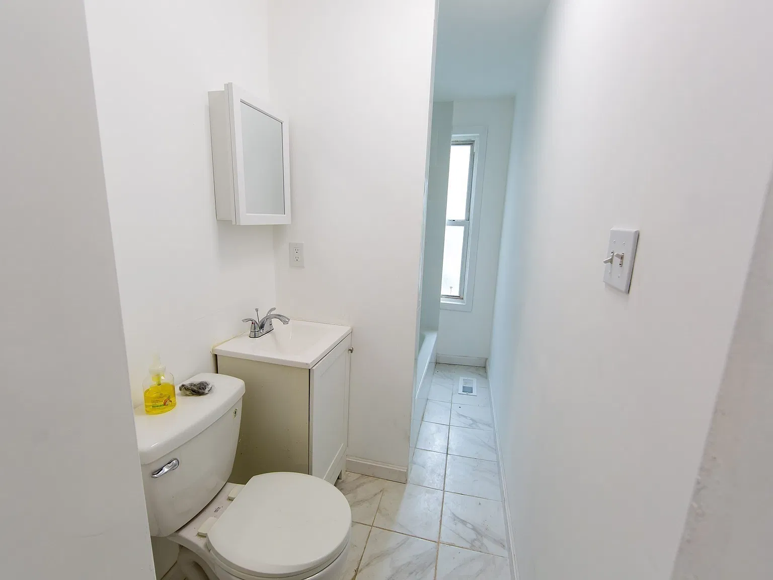 3 bed, 1.0 bath, 1101 sqft, $1,995 — Photo 4