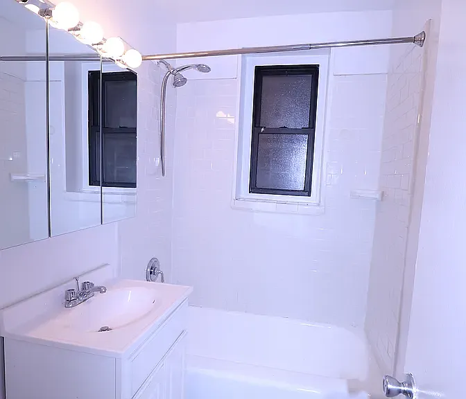 3415 Parsons Blvd #2S — Photo 9