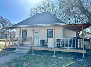 203 W Kansas Ave, Blackwell, OK 74631