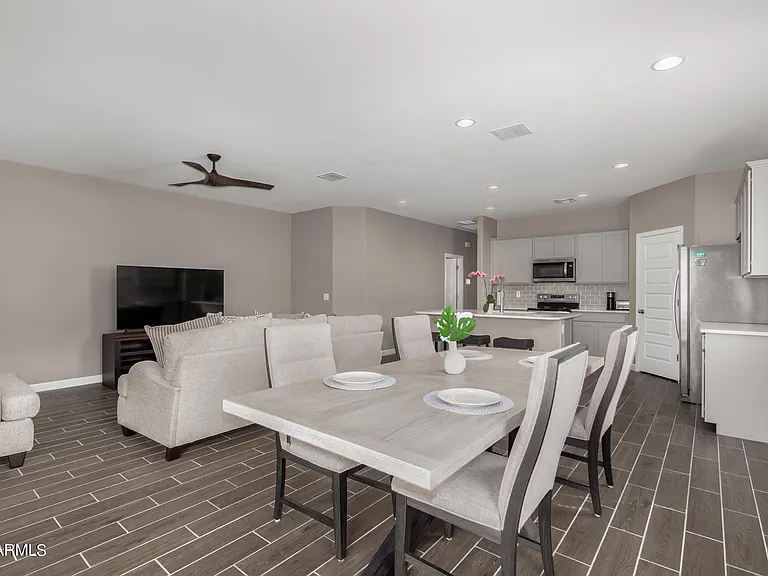 23950 W Hilton Ave — Photo 10