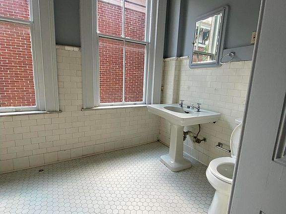 4th image of 202 S 3rd St #6