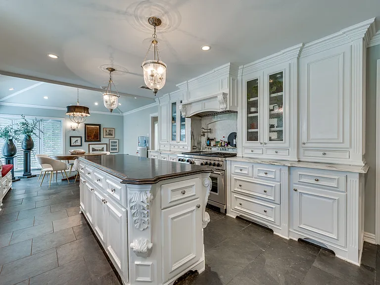 5605 Lobello Dr — Photo 9