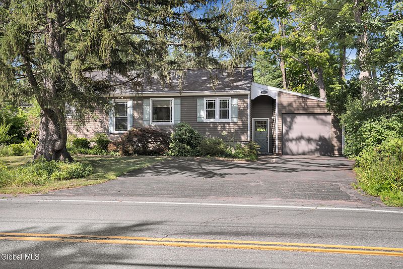 4th image of 3983 Albany Street