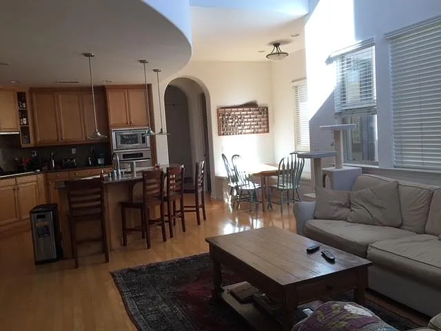 2967 Farragut Rd — Photo 3