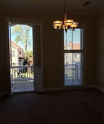 4th image of 2613 Marengo St