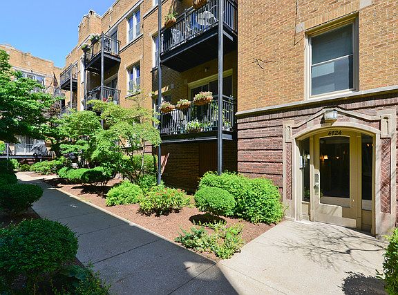 4th image of 4724 N Beacon St APT 1W