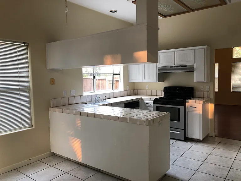 10347 N Camarillo Dr #1 — Photo 3