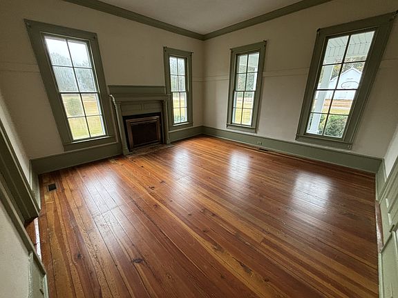 5th image of 800 Lennie Ln
