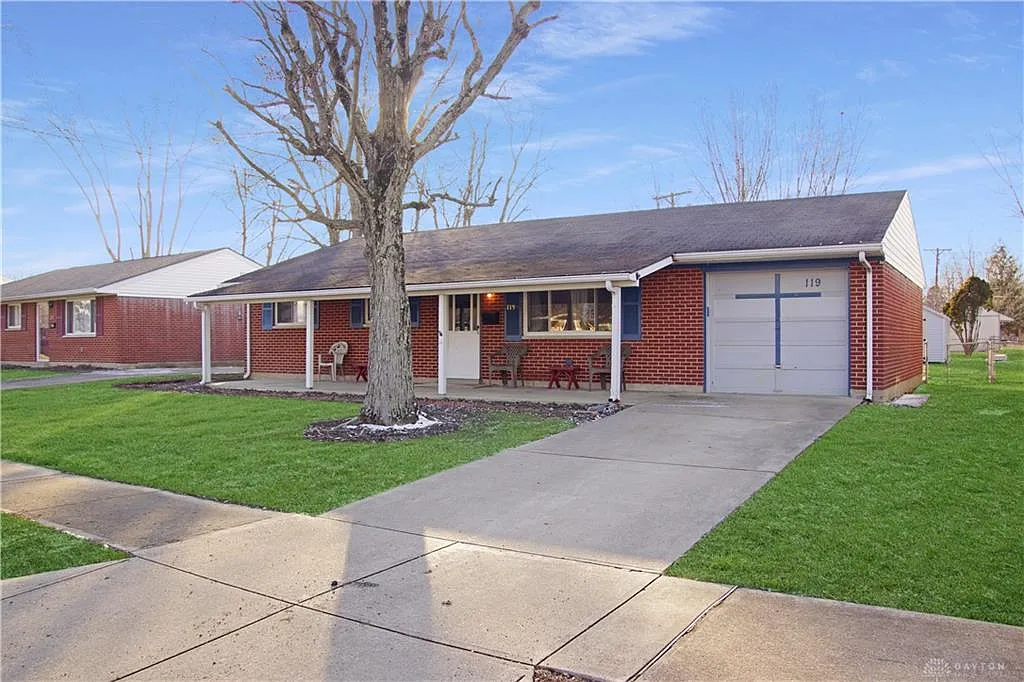 119 Bronwood St photo 1