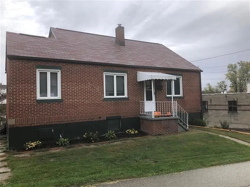 701 Orchard Ave photo 1