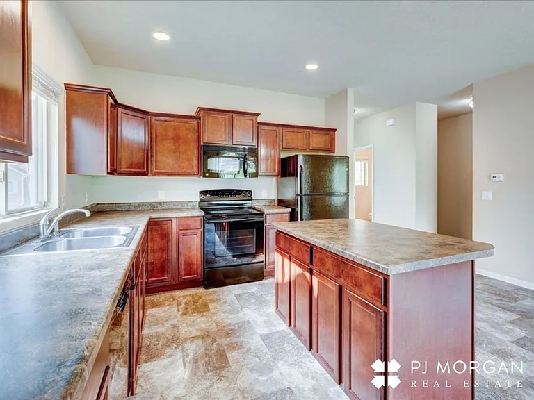 18726 Birchwood Ave — Photo 4