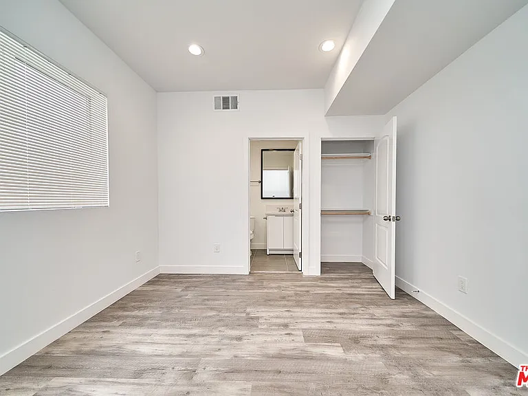 601 1/2 W 41st Pl — Photo 21