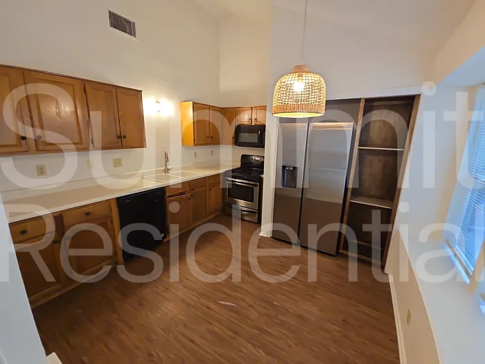 1607 Parkwood Dr — Photo 9