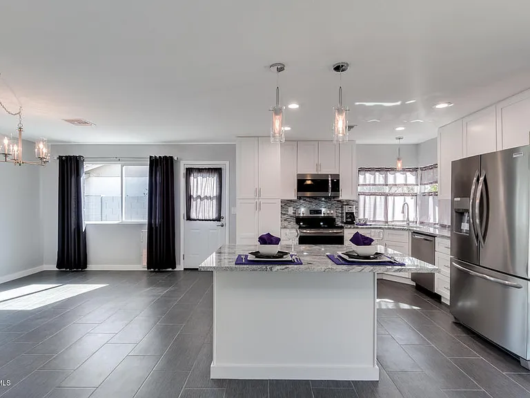 1115 W Barrow Dr — Photo 17