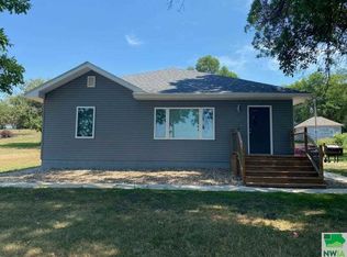 208 S 1st St, Moville, IA 51039