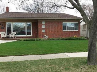 18164 Rainbow Rd, Fraser, MI 48026