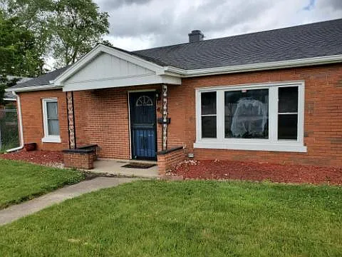 718 E Sibley Blvd photo 1