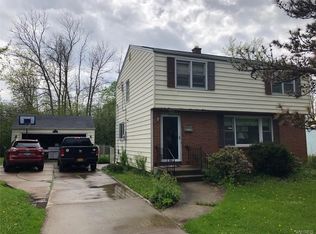 77 Millbrook Dr, Williamsville, NY 14221
