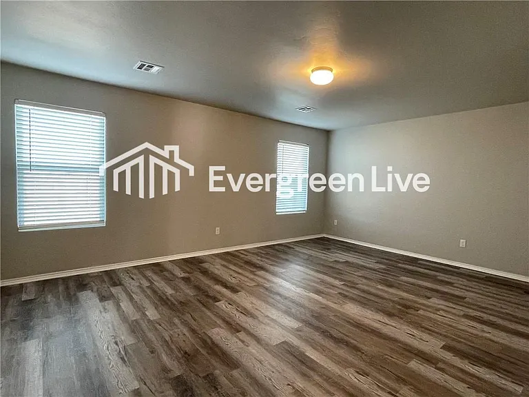 1016 N Scouts Court Way — Photo 6