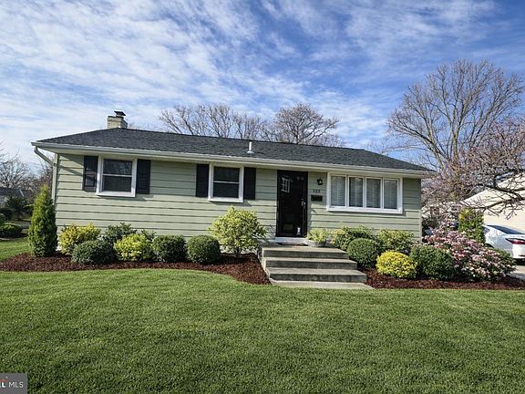 2nd image of 133 Country Club Rd