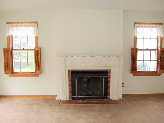 5th image of 135 Amsterdam St