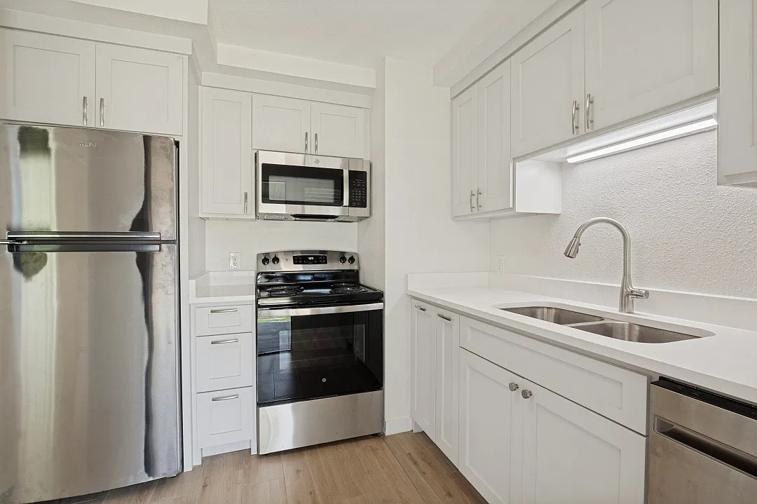 2 bed, 1.5 bath, 925 sqft, $1,795 — Photo 3