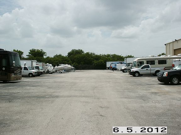 4th image of 3860 Nw 118th Ave