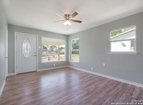 4th image of 313 Golden Crown Dr