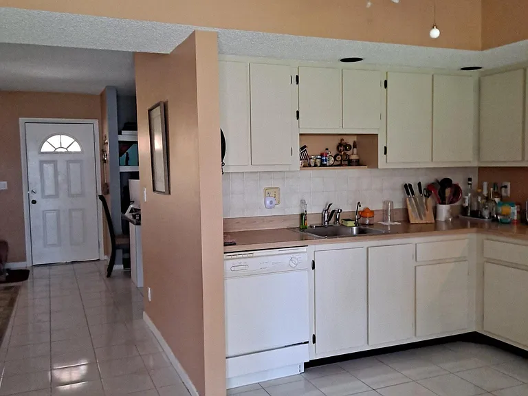 5250 Las Verdes Cir #114 — Photo 16
