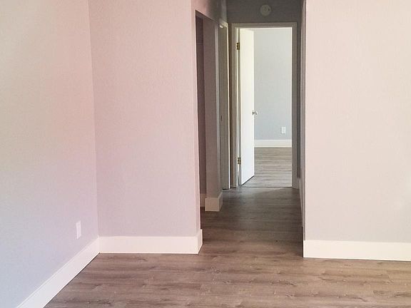4th image of 5276 Bel Air Dr E