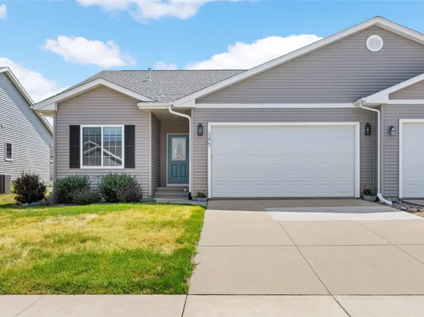 245 Ridgewood Dr, Hiawatha, IA 52233