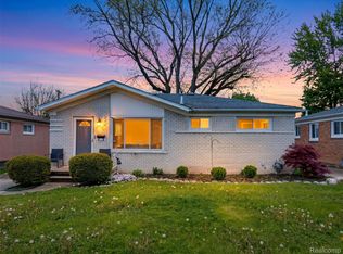 534 Henry Ruff Rd, Garden City, MI 48135