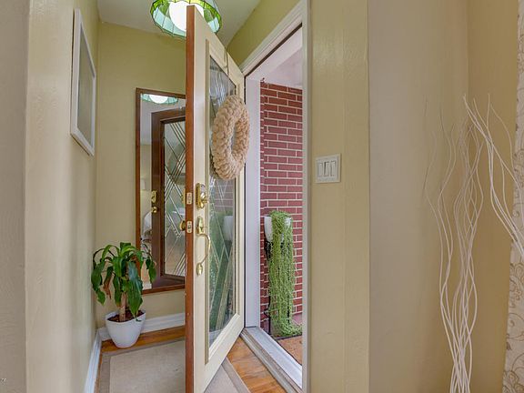 5th image of 749 Arlingwood Ave