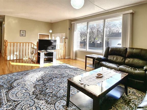 3rd image of 576 Hall St W