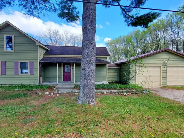 365 Quarterline St, Newaygo, MI 49337