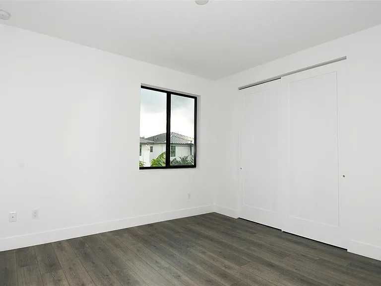 1435 SW 23rd St — Photo 17