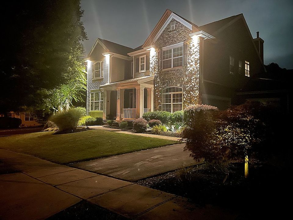 2nd image of 2758 Meadow Lane Dr