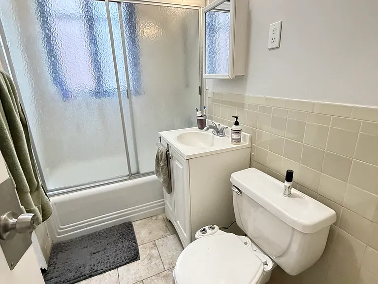 65 Strathmore Rd #2 — Photo 14