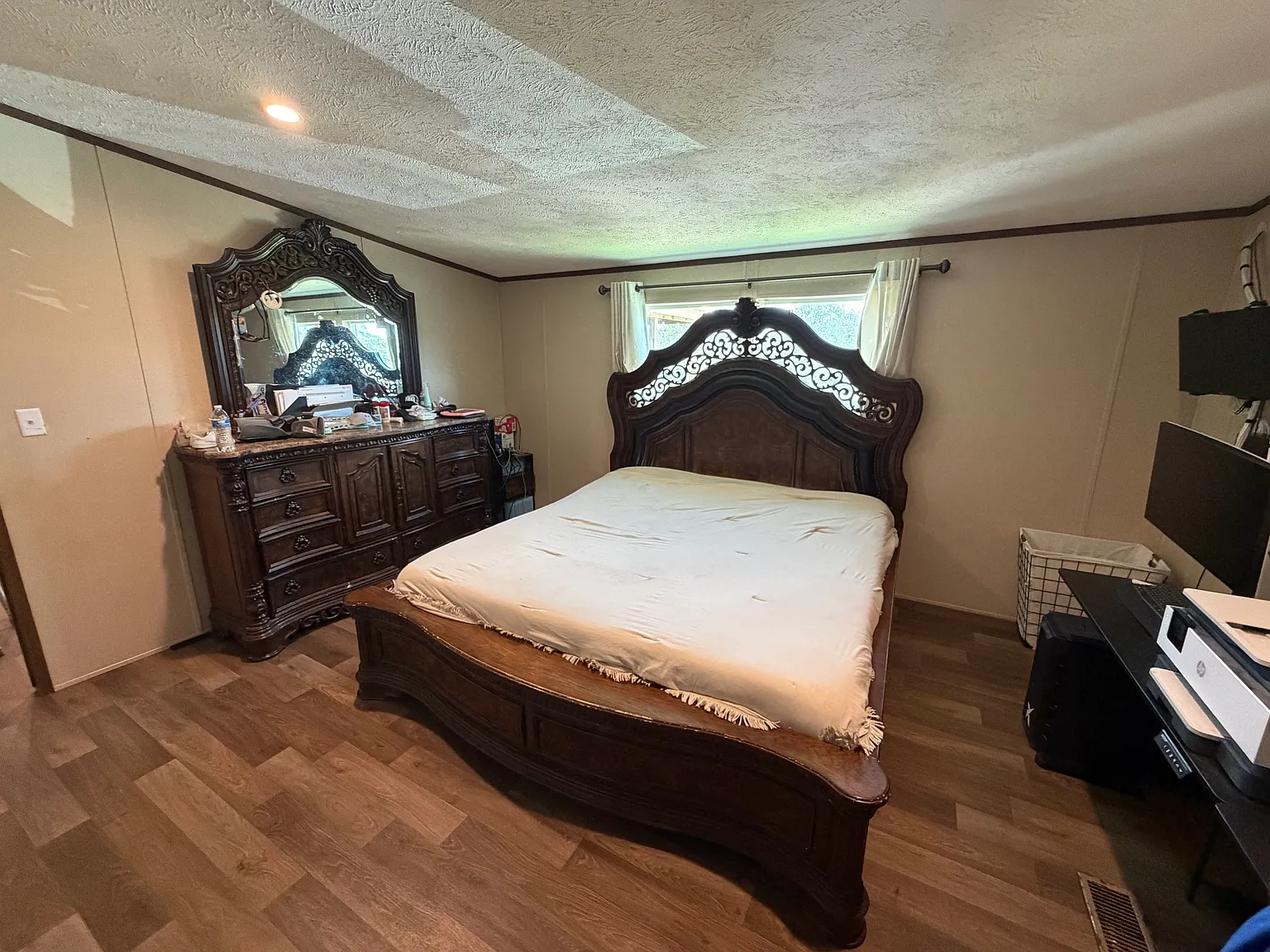 4 bed, 1800 sqft, $2,400 — Photo 3