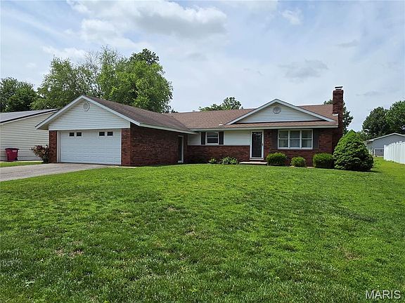 2nd image of 705 Linden Ln