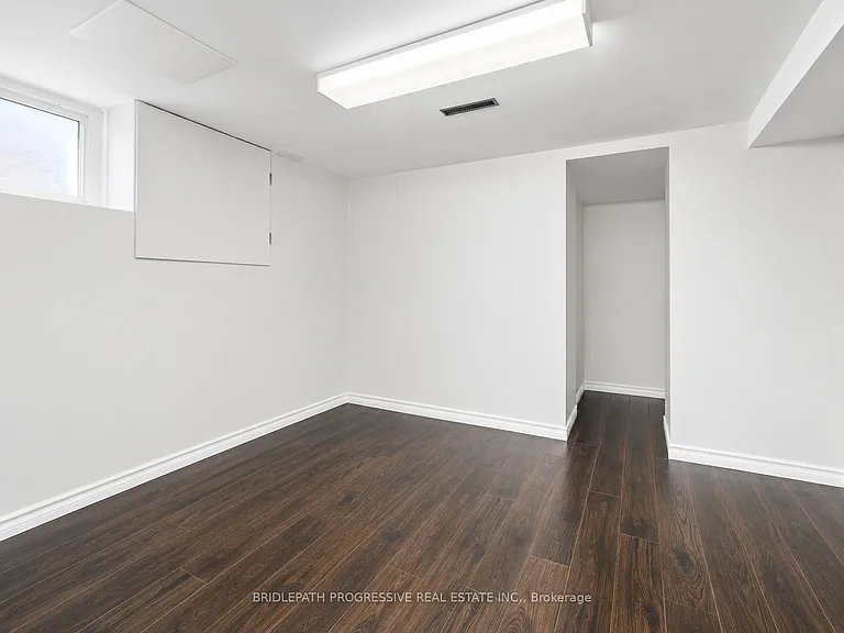 621 Wychwood St — Photo 8