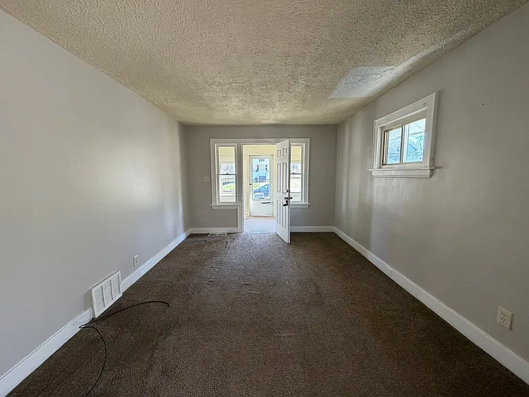 676 Grifton Ave — Photo 2