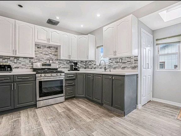 5th image of 1337 E 59th St