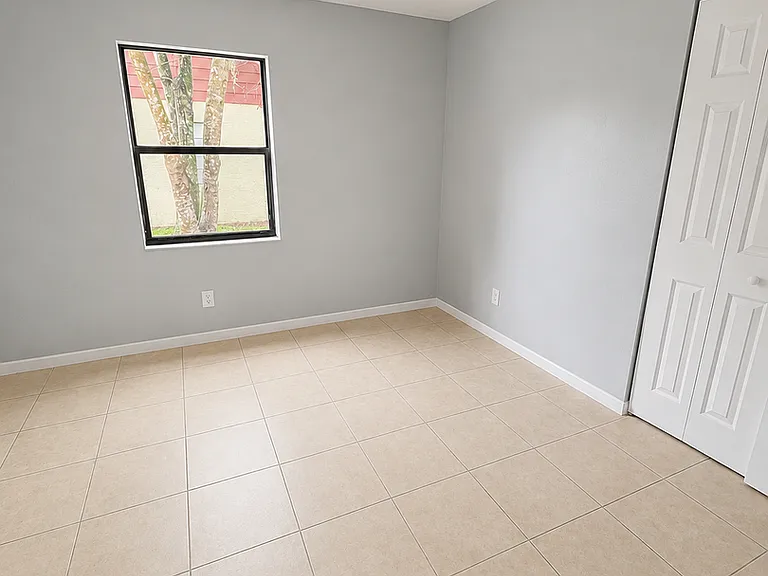 38214 7th Ave — Photo 10