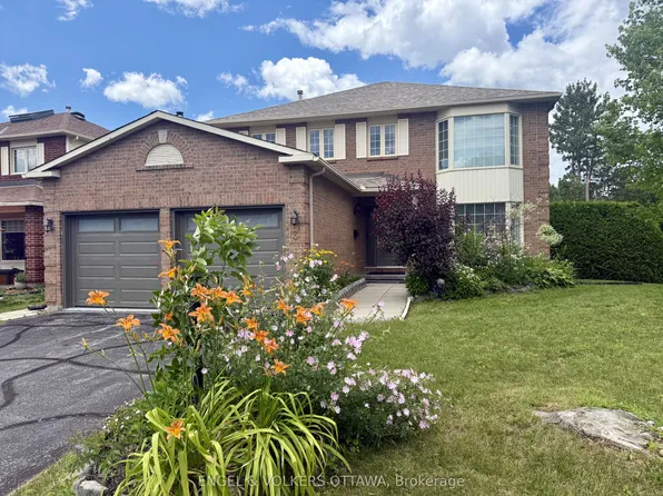 3 Balding Cres, Ottawa, ON K2K 2L4