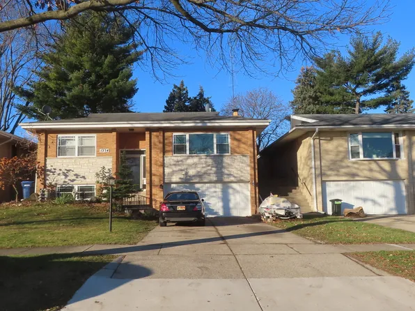 1234 Woodside Rd, La Grange Park, IL 60526